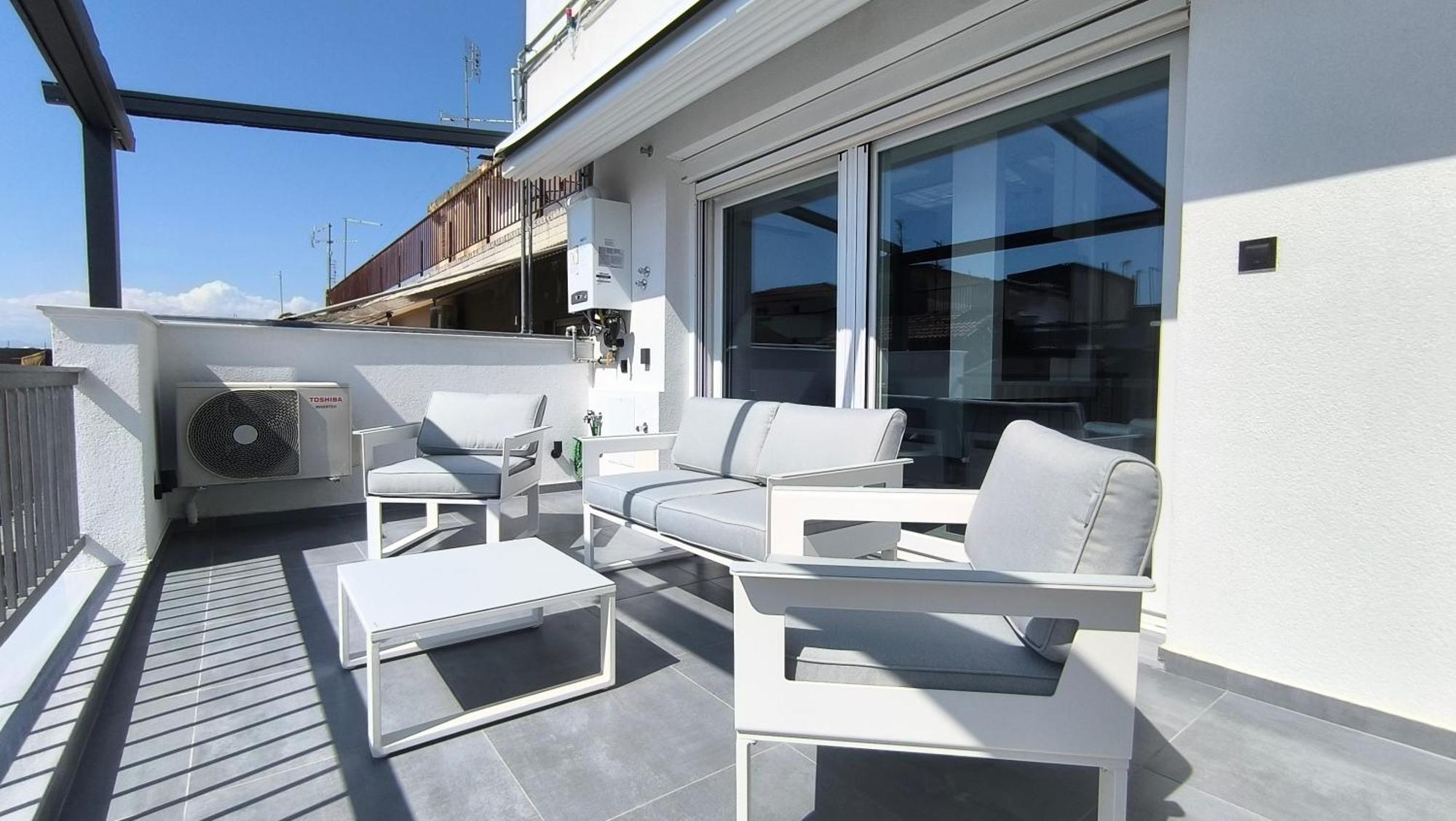 Larisa Absolute Suites, Sky View Smart Home מראה חיצוני תמונה